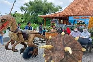 Taman Dinosaurus Potorono, Yogyakarta